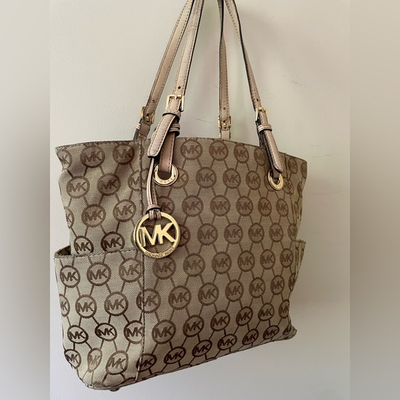 Michael Kors Logo Tote - Picture 3 of 7